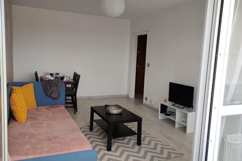 Charmant Appartement Proche Melun Centre Ville Exterior photo